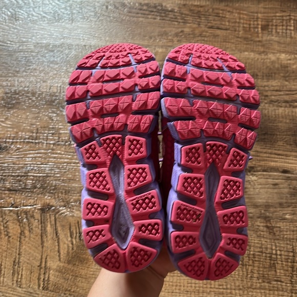 Toddler New Balance Runners - No Laces, No Velcro - Picture 4 of 6